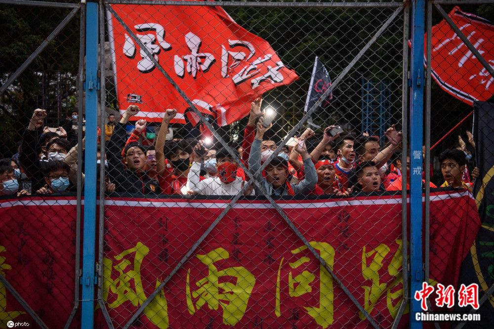 《八个女儿一台戏》将以香港中环大会堂为背景，展现一场女人间的尔虞我诈